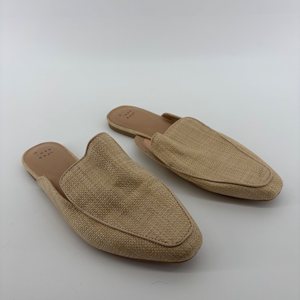 A New Day Women Tan Woven Raffia Pointed Toe Mules Slip On Loafer Shoes Size 9